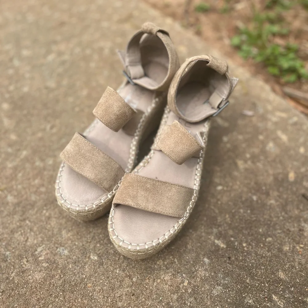 Coconuts Women's Tan Wedge Sandals. 8